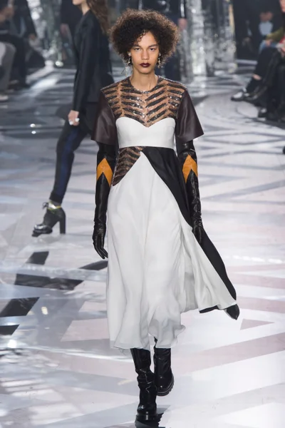 Look 44